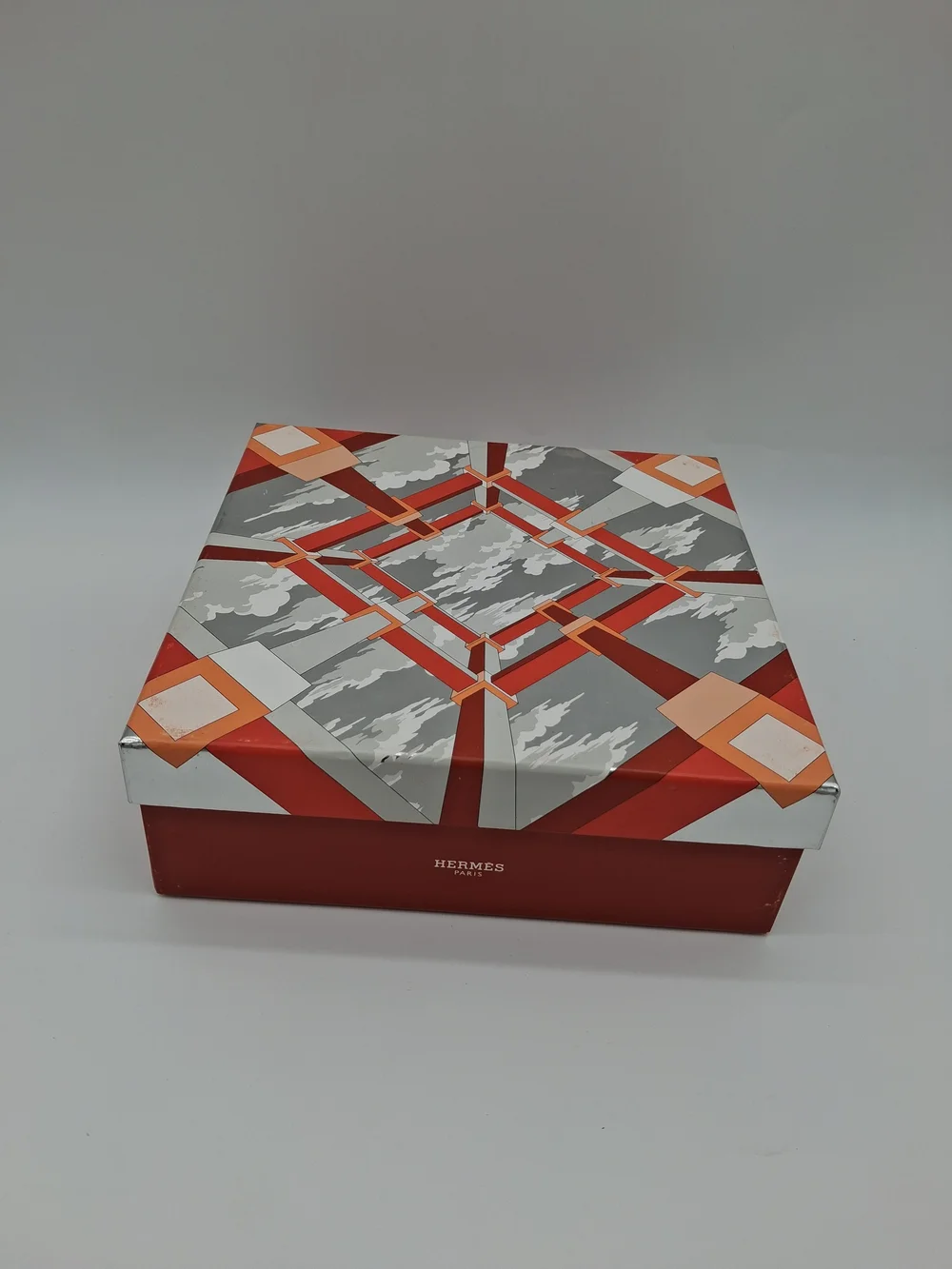 HERMÈS Paris Perspective Cassandre Illustrated Carré Presentation Box Cushion